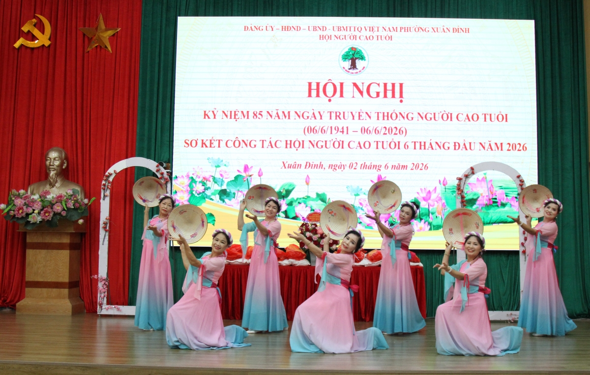 Tiết mục văn nghệ chào mừng Hội nghị 