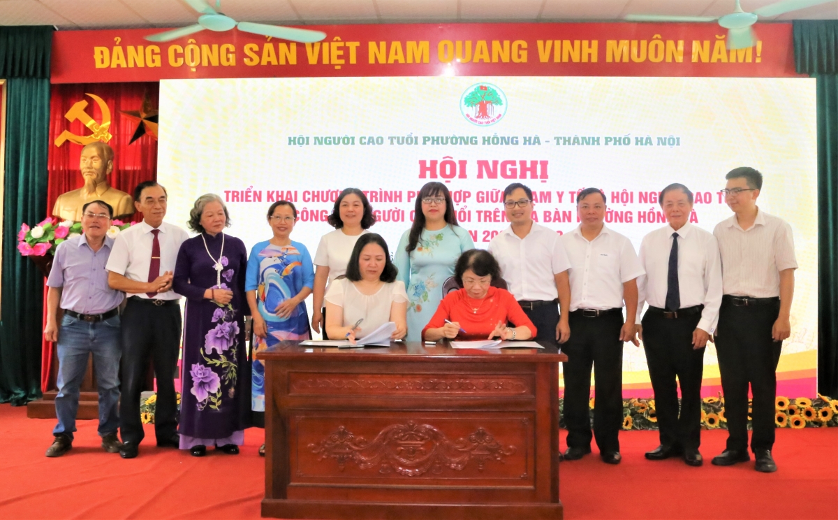 Hội NCT phường và Trạm Y tế phường ký kết chương trình phối hợp 