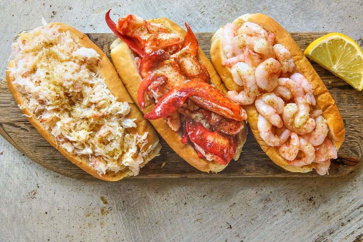 Bánh mì kẹp tôm hùm