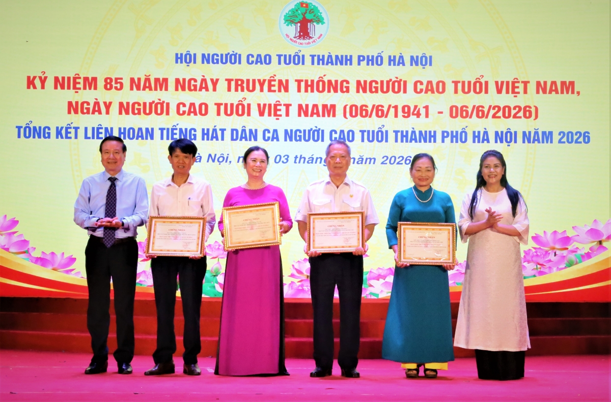 Trao thưởng cho các tiết mcuj ấn tượng
