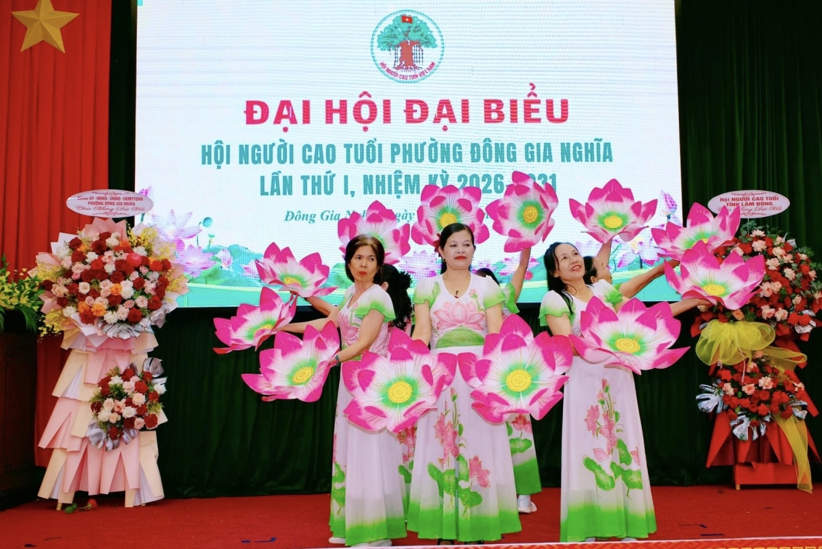 Văn nghệ chào mừng Đại hội Hội Người cao tuổi phường Đông Gia Nghĩa