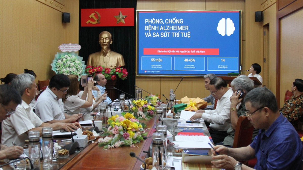 4-TS Nguyễn Thanh Bình, Trưởng khoa Thần kinh và Bệnh Alzeimer, Bệnh viện Lão khoa Trung ương