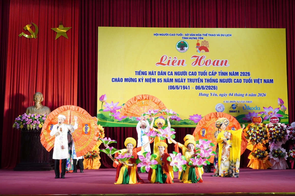 Tiết mục văn nghệ đặc sắc tại liên hoan.