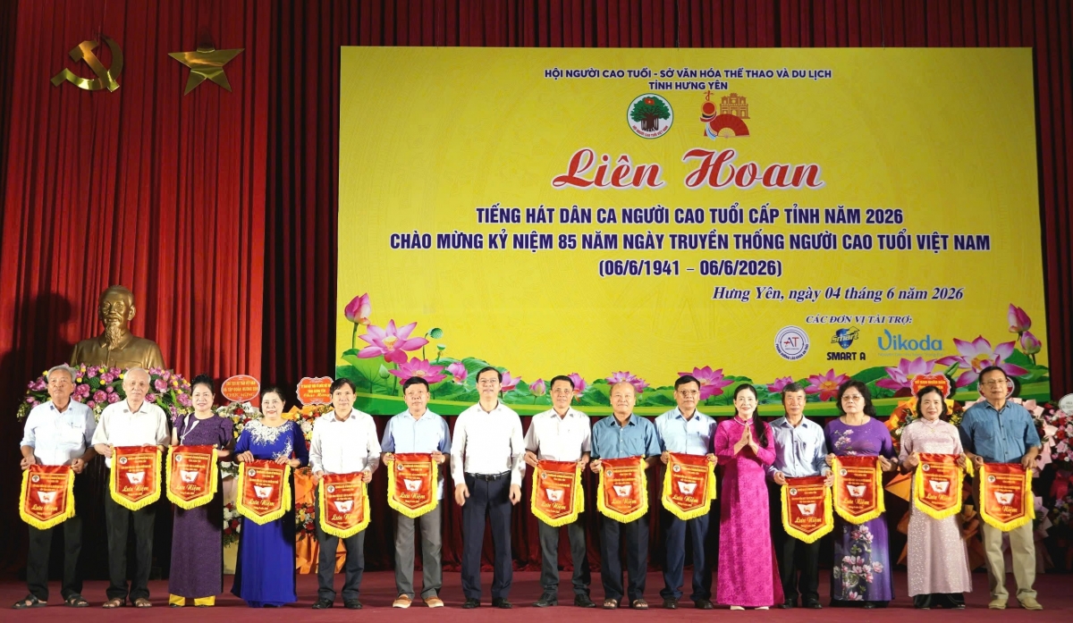 Ban tổ chức trao giải A cho các tiết mục xuất sắc.