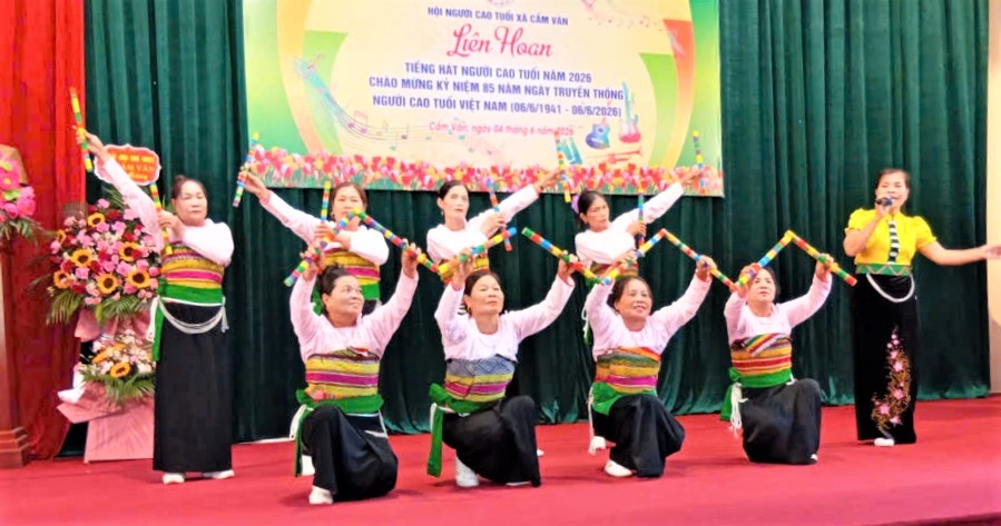 Liên hoan tiếng hát NCT xã Cẩm Vân