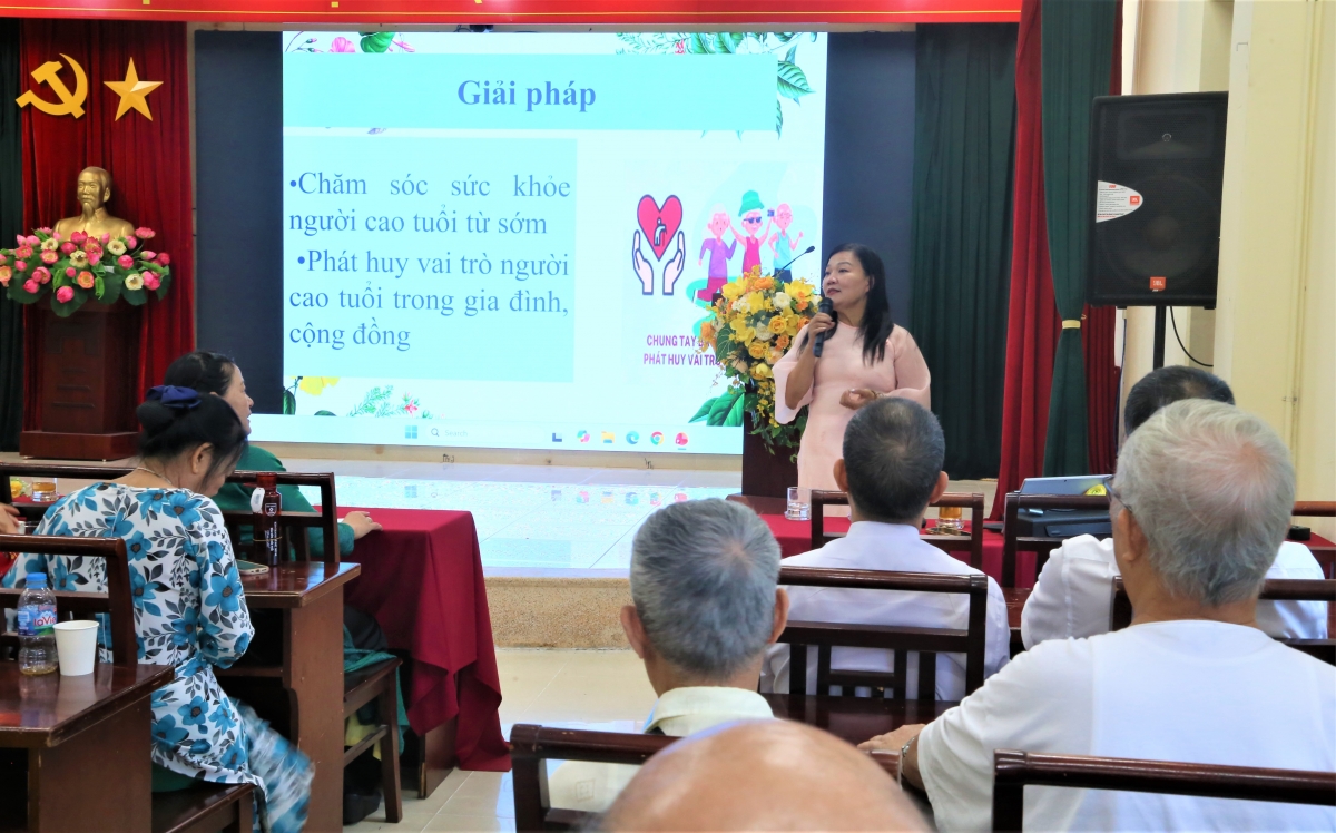 Hội nghị phổ biến kiến thức chăm sóc sức khỏe NCT