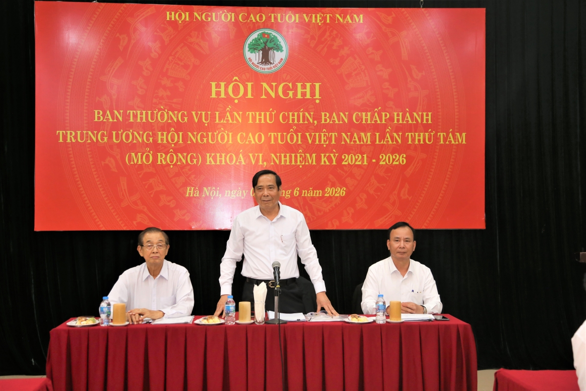 Chủ tịch Nguyễn Thanh Bình và các Phó Chủ tịch Nguyễn Lam, Huỳnh Thành Lập chủ trì Hội nghị