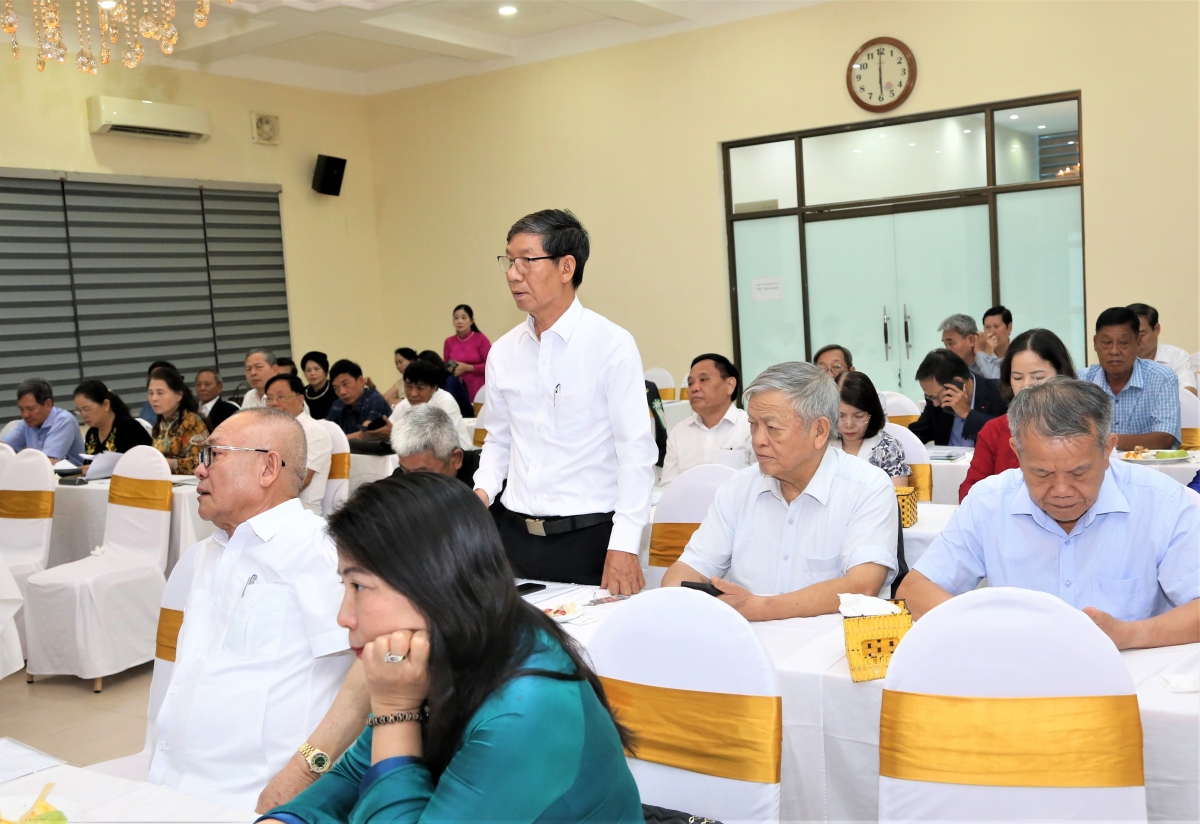 Đại biểu thành phố Hải Phòng trao đổi