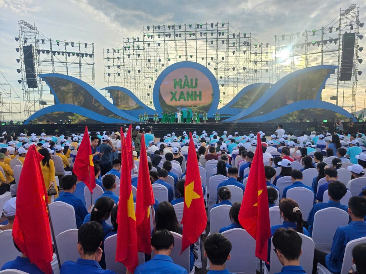 Toàn canhe buổi lễ phát động phong trào toàn dân chung tay bảo vệ môi trường vì một Việt Nam xanh - sạch - đẹp