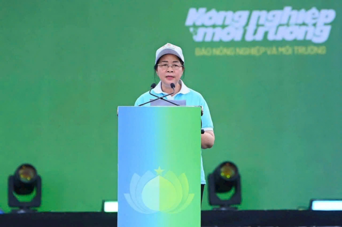 Chủ tịch Ủy ban Trung ương MTTQ Việt Nam Bùi Thị Minh Hoài đã đọc Lời kêu gọi của Đoàn Chủ tịch Ủy ban Trung ương MTTQ Việt Nam về phong trào “Toàn dân chung tay bảo vệ môi trường, vì một Việt Nam xanh - sạch - đẹp”.