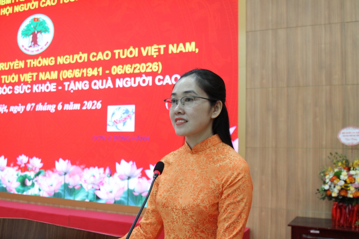 Bà Mai Thu Sa, Chủ tịch Ủy ban MTTQ phường Thanh Liệt phát biểu tại Hội nghị