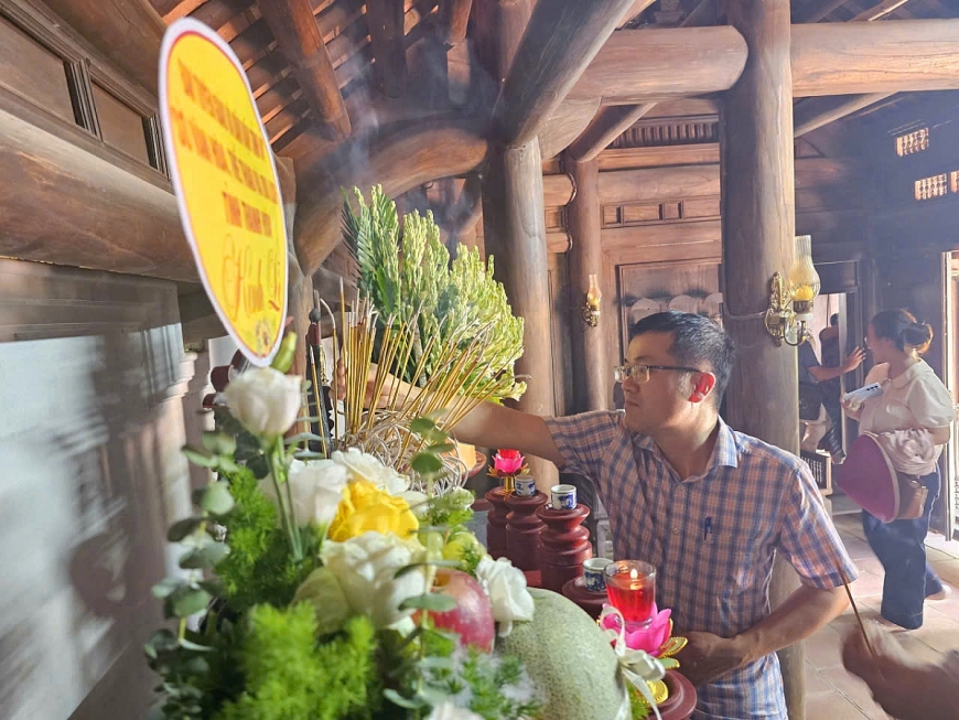Thăm di tích cách mạng Yên Trường