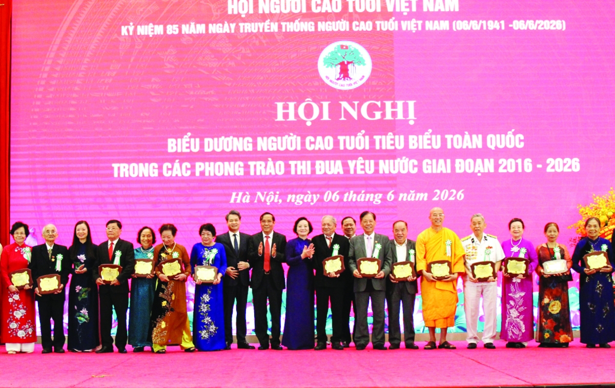 Khoảnh khắc đẹp tại Hội nghị biểu dương người cao tuổi tiêu biểu toàn quốc giai đoạn 2016-2026