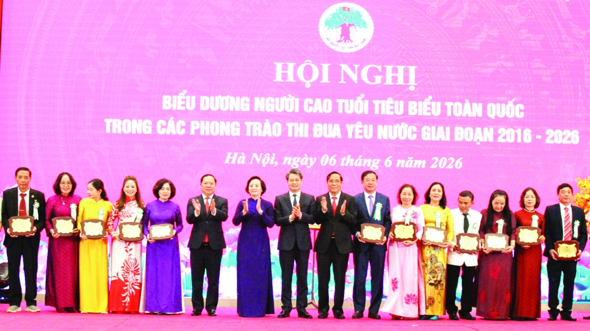 Khoảnh khắc đẹp tại Hội nghị biểu dương người cao tuổi tiêu biểu toàn quốc giai đoạn 2016-2026