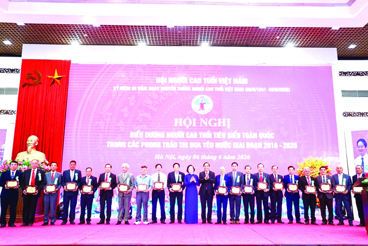 Khoảnh khắc đẹp tại Hội nghị biểu dương người cao tuổi tiêu biểu toàn quốc giai đoạn 2016-2026