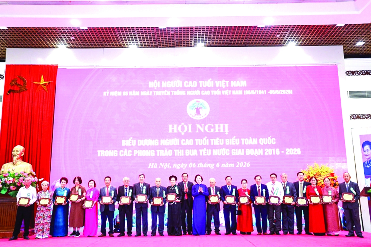 Khoảnh khắc đẹp tại Hội nghị biểu dương người cao tuổi tiêu biểu toàn quốc giai đoạn 2016-2026