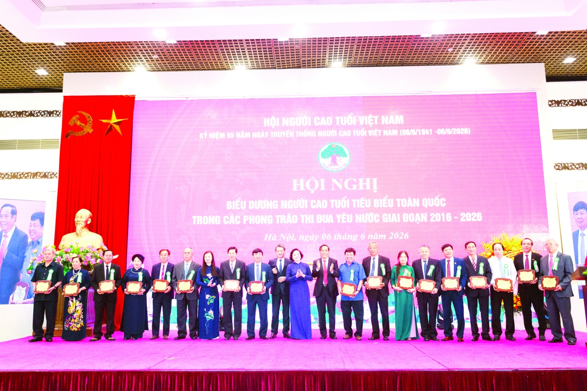 Khoảnh khắc đẹp tại Hội nghị biểu dương người cao tuổi tiêu biểu toàn quốc giai đoạn 2016-2026