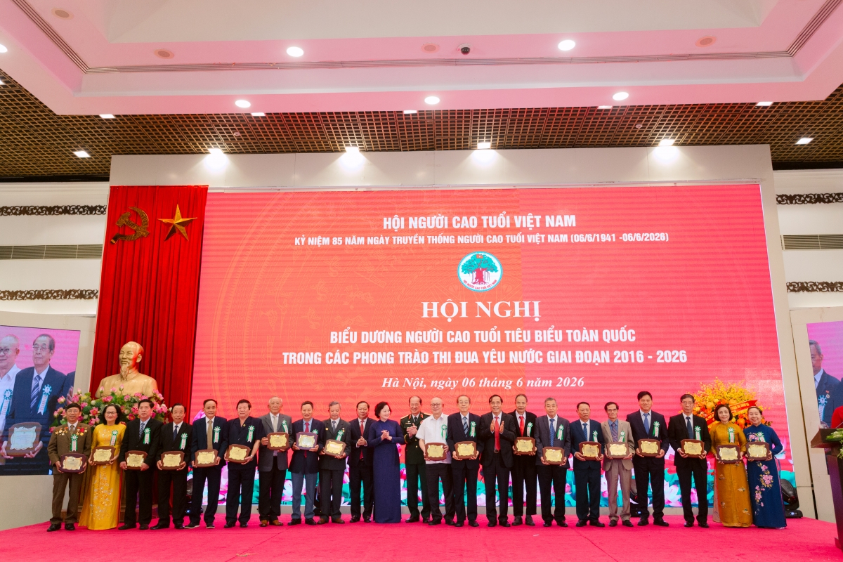 Khoảnh khắc đẹp tại Hội nghị biểu dương NCT tiêu biểu toàn quốc giai đoạn 2016-2026
