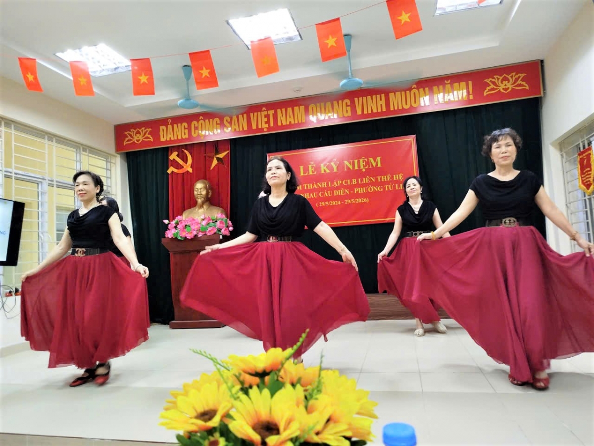 Tiết mục khiêu vũ của các thành viên CLB