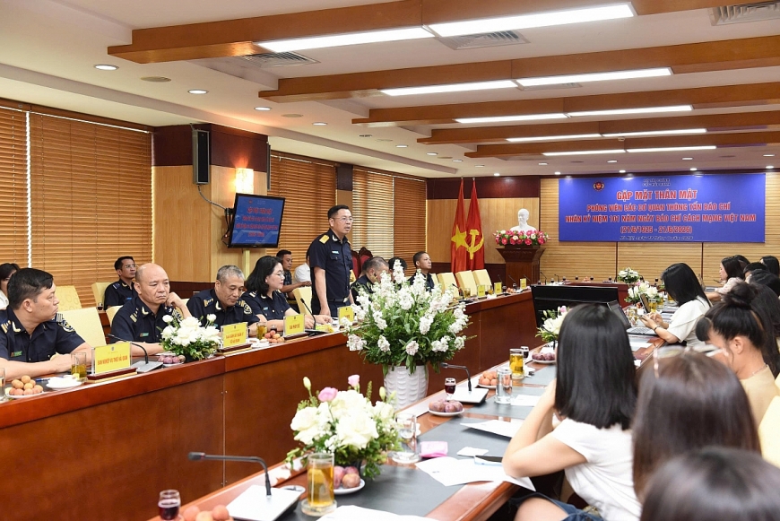 Toàn cảnh buổi gặp mặt báo chí tại Cục Hải quan.