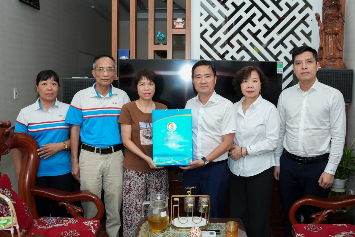 Chị Nguyễn Thị Thu Hường, cán bộ Tổng công ty Dầu Việt Nam (PVOIL) Chi nhánh Hải Phòng hiện đang chống chọi với căn bệnh ung thư.