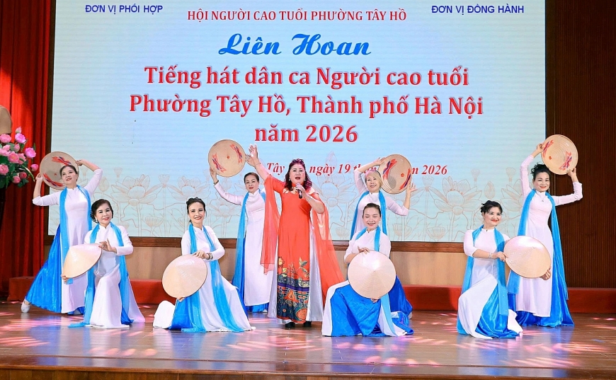 Tiết mục Liên hoan tiếng hát dân ca NCT phường Tây Hồ.