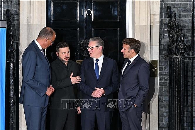 (Từ trái sang) Thủ tướng Đức Friedrich Merz, Tổng thống Ukraine Volodymyr Zelensky, Thủ tướng Anh Keir Starmer và Tổng thống Pháp Emmanuel Macron tại cuộc gặp ở London ngày 7/6/2026.  Ảnh: AA/TTXVN