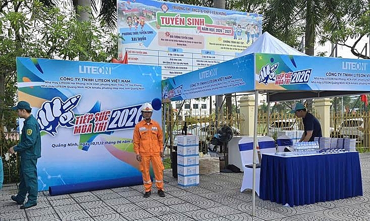 Công ty TNHH Liteon Việt Nam, hỗ trợ nước uống miễn phí và một số nhu yếu phẩm cho các điểm thi: Trường TH, THCS&THPT Yên Hưng  và Trường THPT Bạch Đằng.