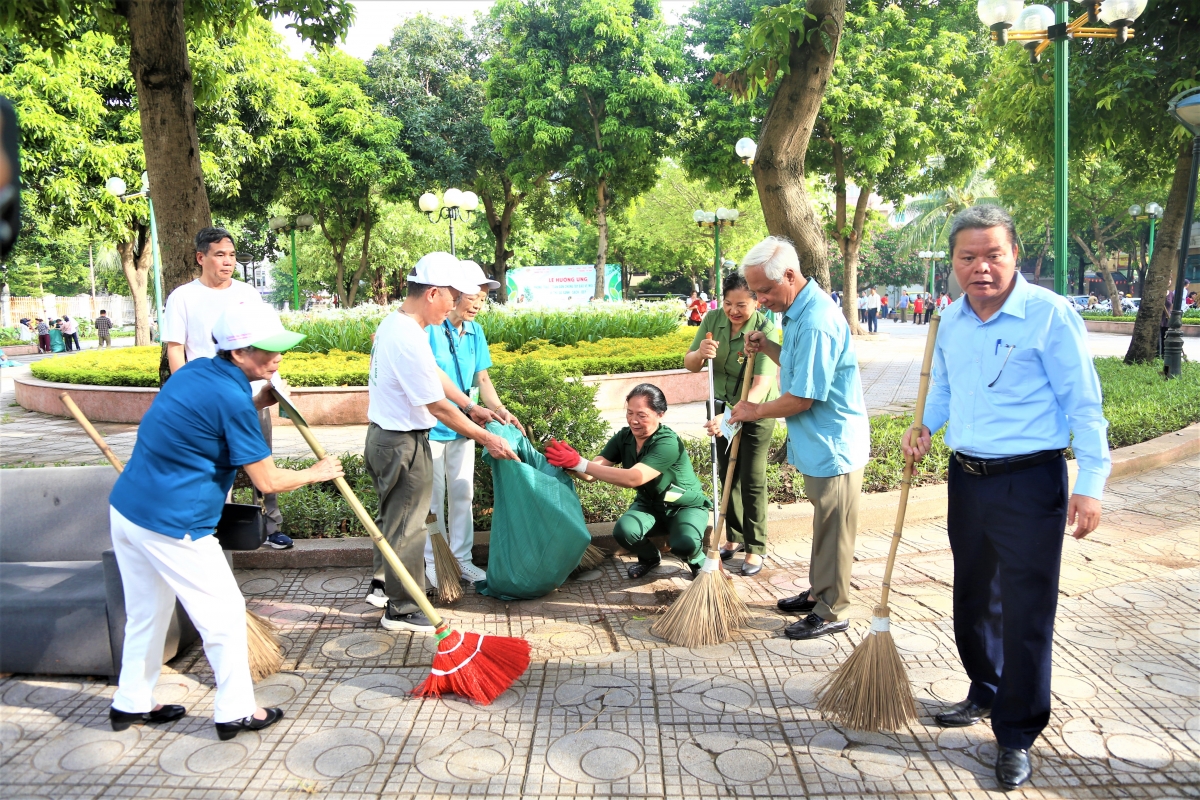 Người cao tuổi Thủ đô gương mẫu lan tỏa trách nhiệm bảo vệ môi trường