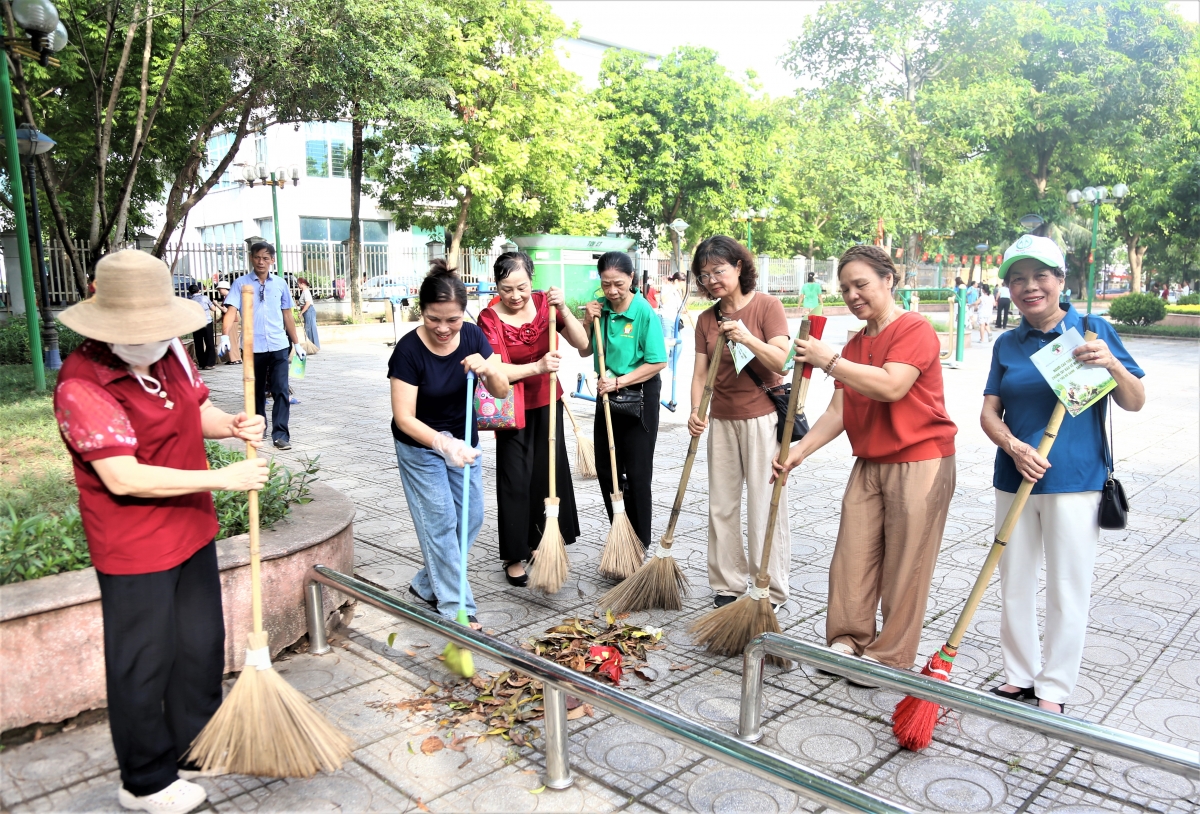 Người cao tuổi Thủ đô gương mẫu lan tỏa trách nhiệm bảo vệ môi trường