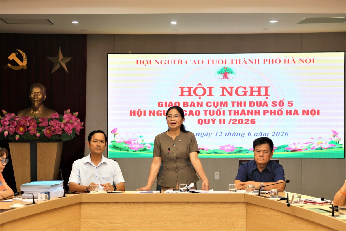 Bà Nguyễn Thị Dung, Chủ tịch Hội NCT xã Gia Lâm chủ trì Hội nghị