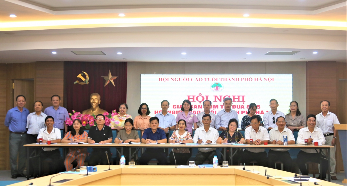 Hội NCT các xã, phường ký kết giao ước thi đua