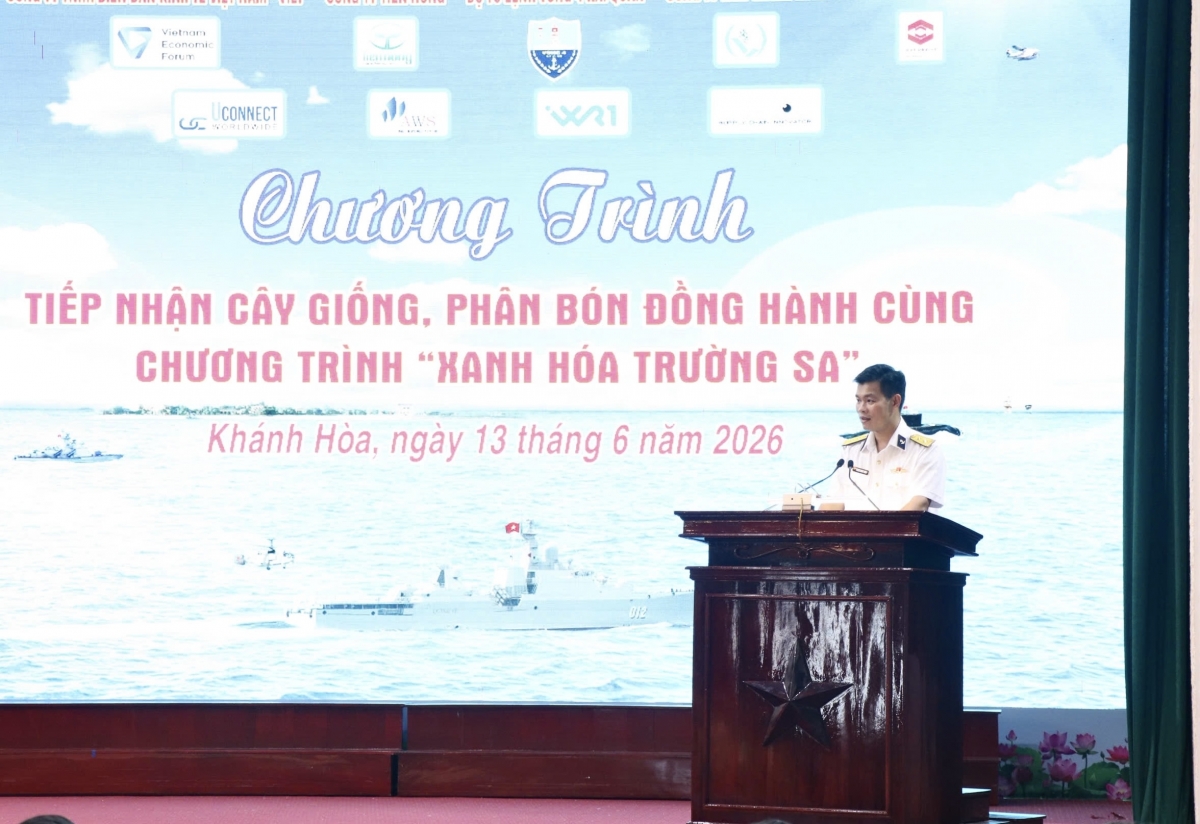Tiến Nông trao tặng 230 tấn phân bón, chung tay “Xanh hóa Trường Sa”
