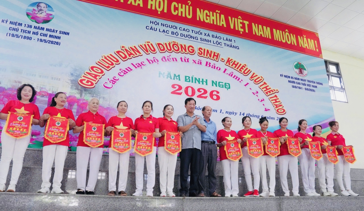 Các đội tham gia dân vũ, dưỡng sinh do Hội Người cao tuổi xã Bảo Lâm Lâm 1