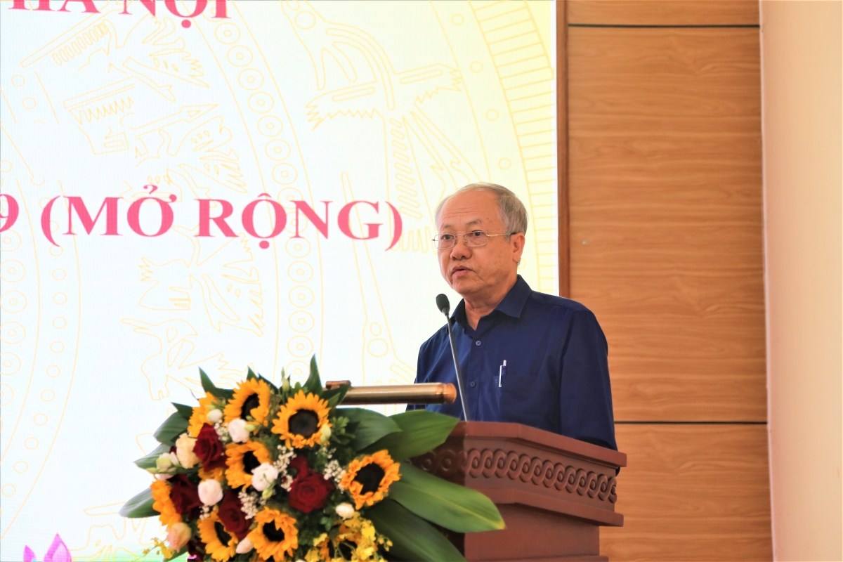 Ông Trịnh Tiến Thìn phát biểu