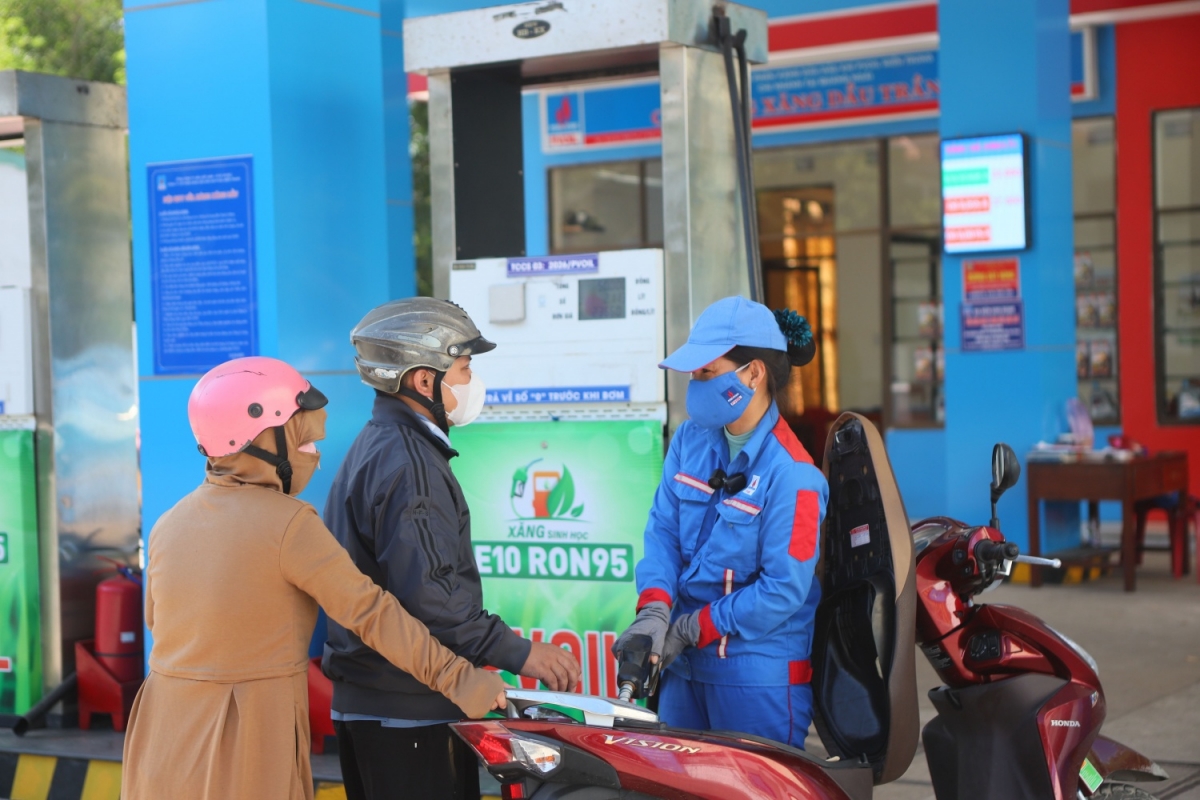 Xăng E10 đang được người tiêu dùng tin tưởng sử dụng