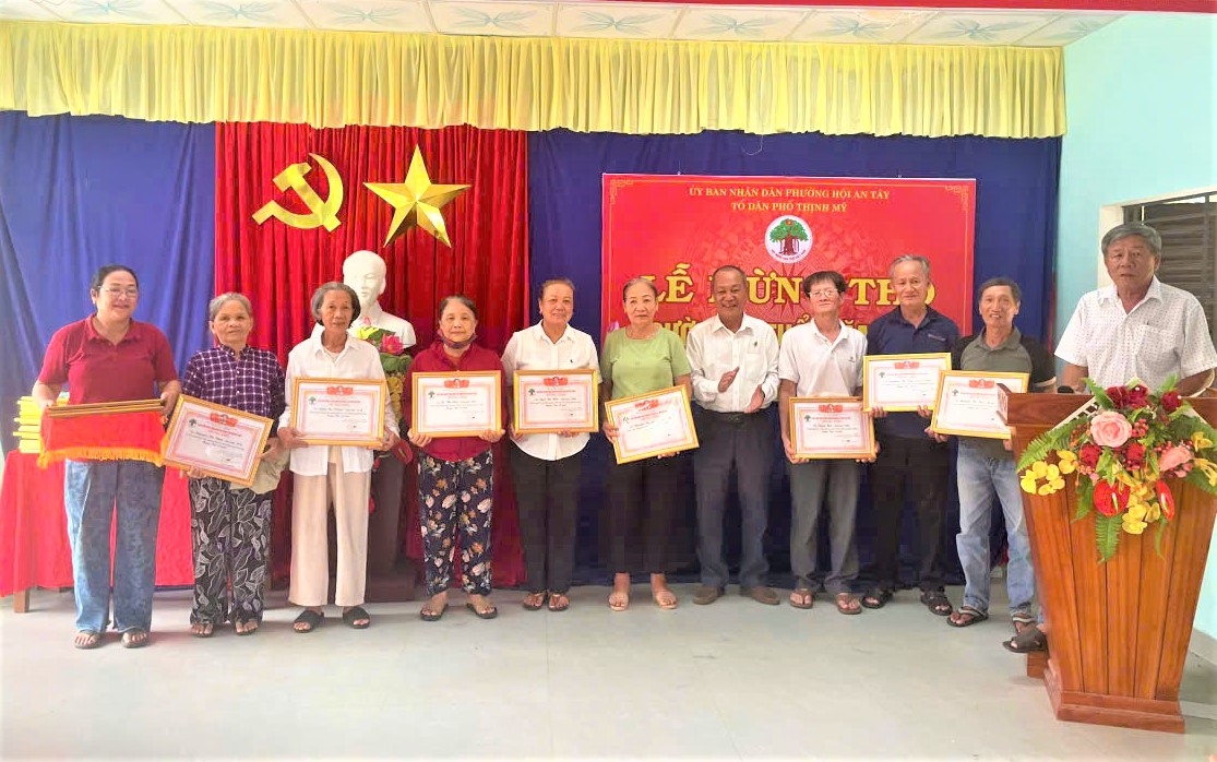Lan tỏa nét đẹp “kính lão trọng thọ” từ phường Hội An Tây