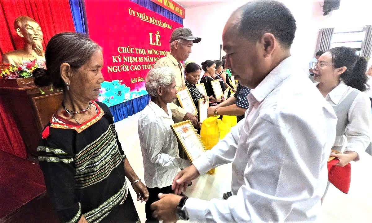 Quảng Ngãi: Không chỉ được chăm lo, người cao tuổi còn tiếp tục tỏa sáng trong cộng đồng