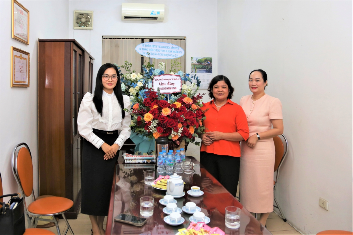 Công ty CP Quốc tế Nhân Ái thăm, chúc mừng Tạp chí Người cao tuổi