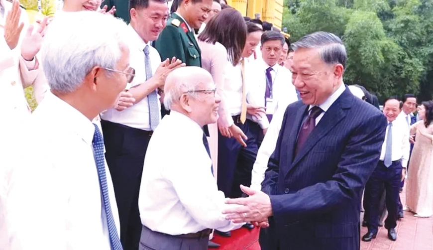 Tổng Bí thư, Chủ tịch nước Tô Lâm với các nhà báo tiêu biểu. Ảnh: TTXVN Tổng Bí thư, Chủ tịch nước Tô Lâm với các nhà báo tiêu biểu. Ảnh: TTXVN