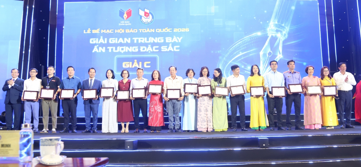 Tôn vinh những tập thể, cá nhân xuất sắc