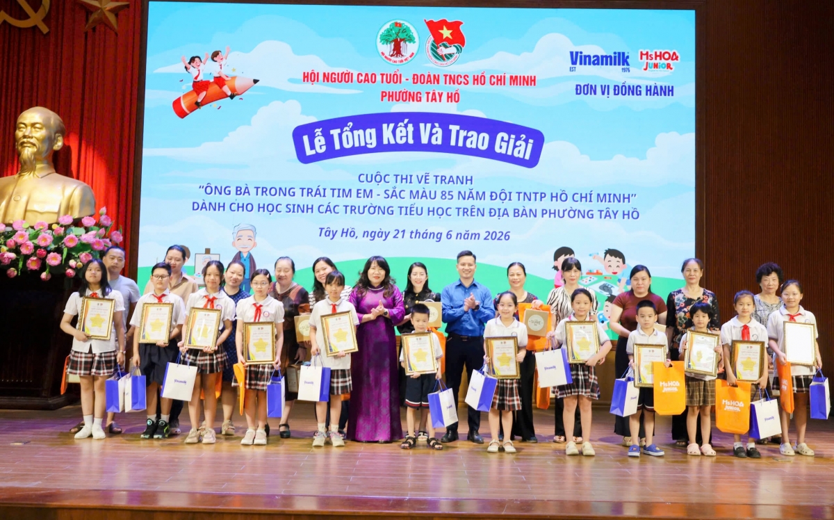 Gắn kết các thế hệ từ những nét vẽ yêu thương của thiếu nhi phường Tây Hồ