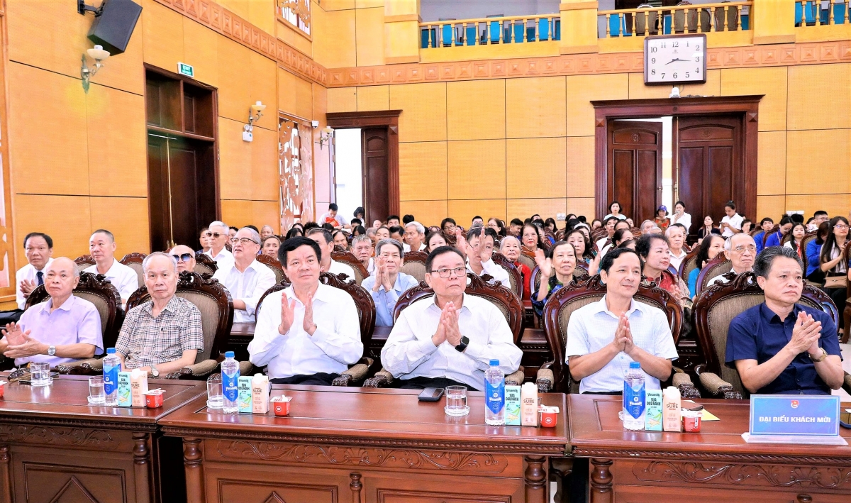 Các đại biểu tham dự buổi lễ
