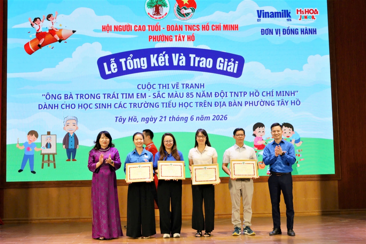 Gắn kết các thế hệ từ những nét vẽ yêu thương của thiếu nhi phường Tây Hồ