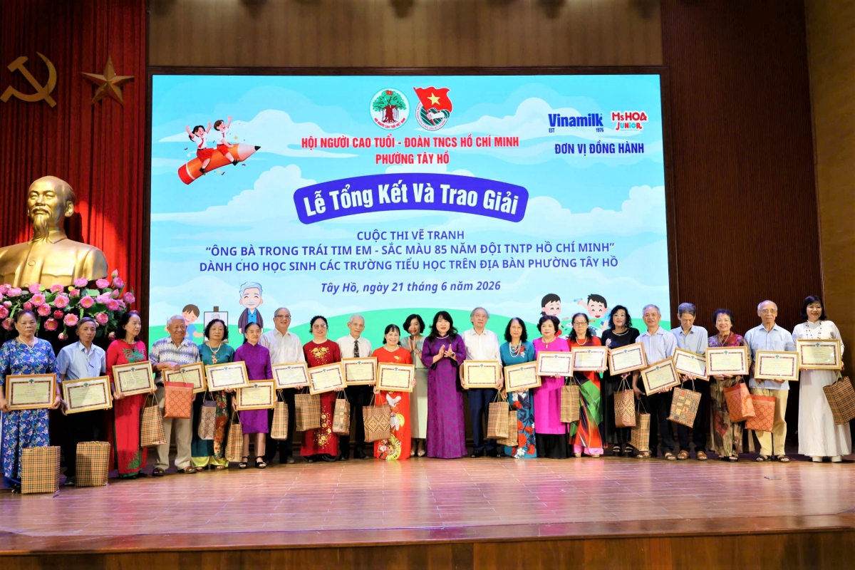 Gắn kết các thế hệ từ những nét vẽ yêu thương của thiếu nhi phường Tây Hồ