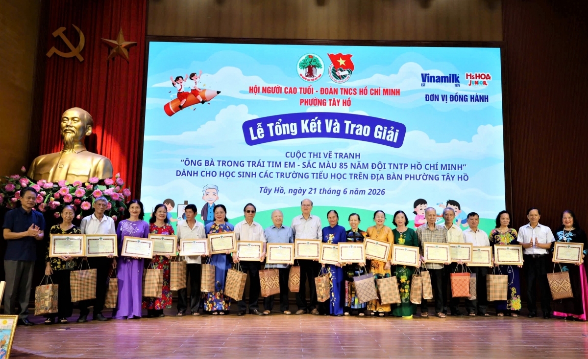 Gắn kết các thế hệ từ những nét vẽ yêu thương của thiếu nhi phường Tây Hồ