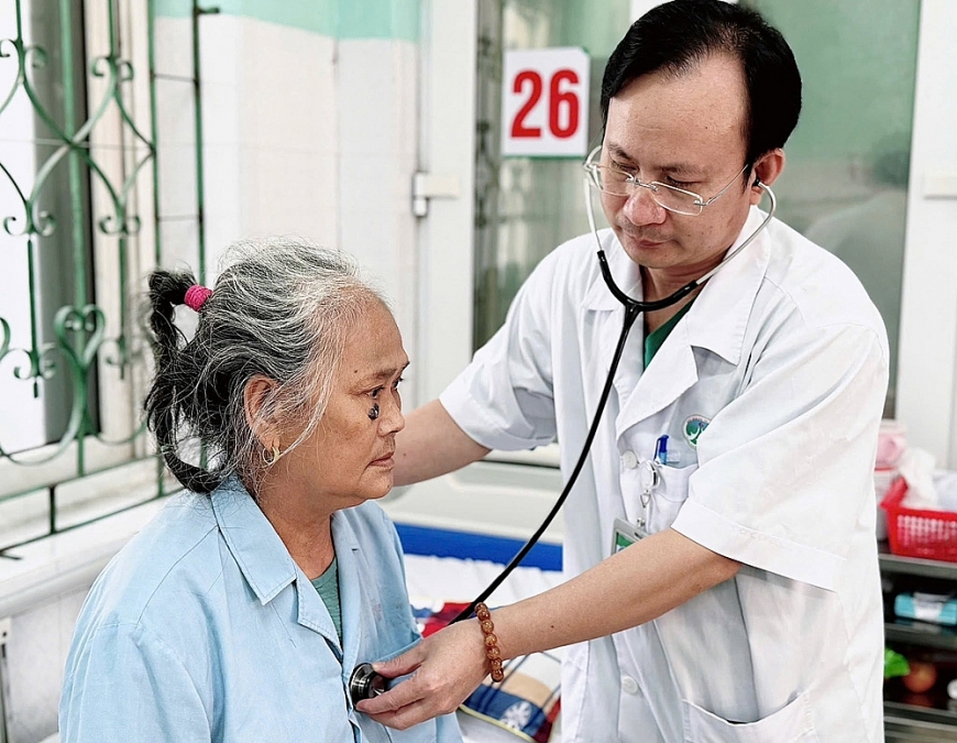 Giành lại sự sống cho người bệnh ngừng tim hơn 30 phút