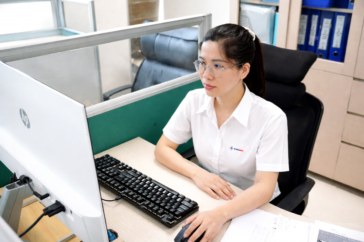 Chị Nguyễn Thị Hằng – Chuyên viên phòng Kỹ thuật, tiêu biểu cho tinh thần chủ động học hỏi, làm chủ công nghệ trong thời đại chuyển đổi số.