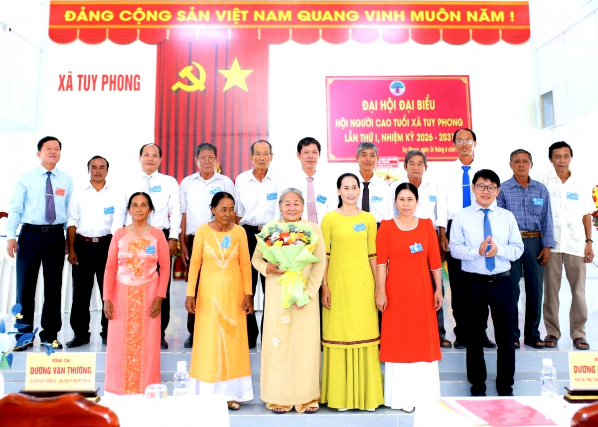 BCH Hội NCT xã Tuy Phong nhiệm kỳ mới ra mắt Đại hội