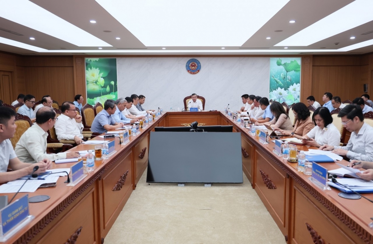 Bộ trưởng Bộ tài chính chủ trì cuộc họp với 3 tập đoàn nhà nước ngày 24/6